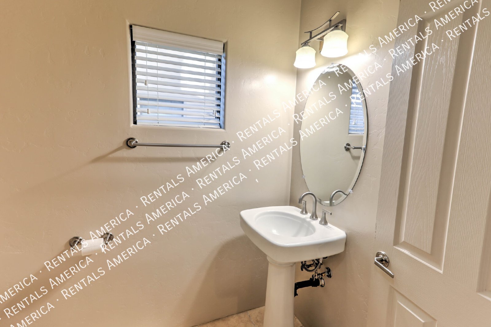 Upscale 3bed/3bath Town Home with Community Pool! property image