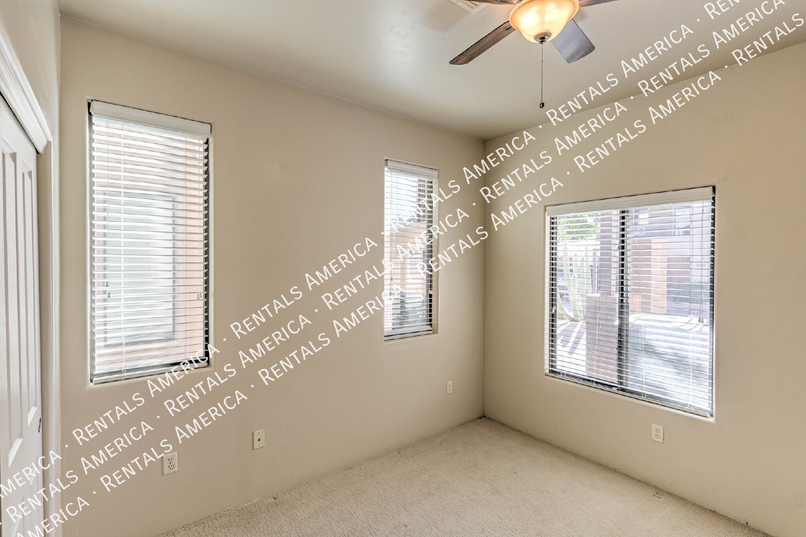 Upscale 3bed/3bath Town Home with Community Pool! property image