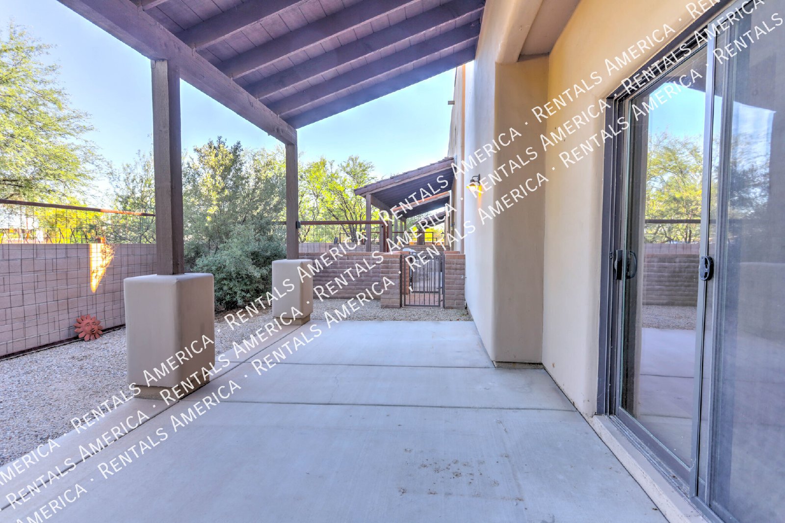 Upscale 3bed/3bath Town Home with Community Pool! property image
