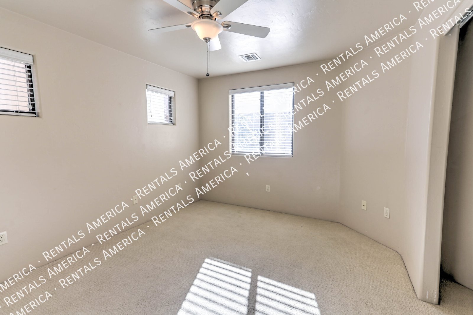 Upscale 3bed/3bath Town Home with Community Pool! property image