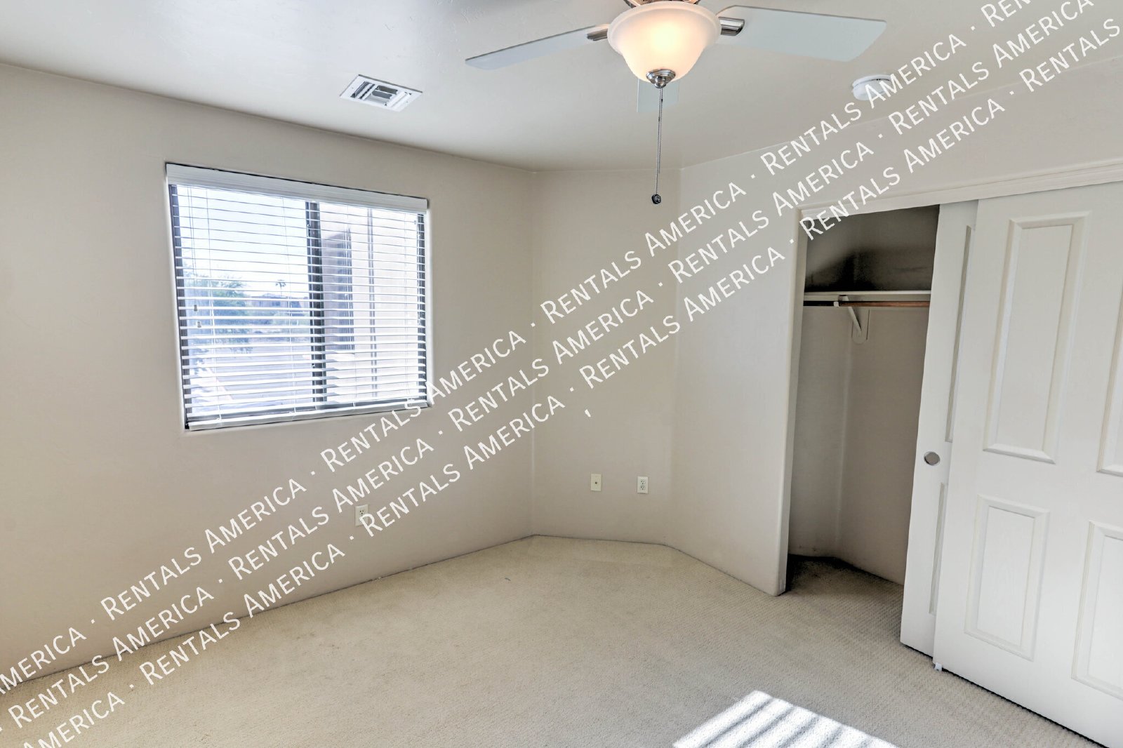 Upscale 3bed/3bath Town Home with Community Pool! property image