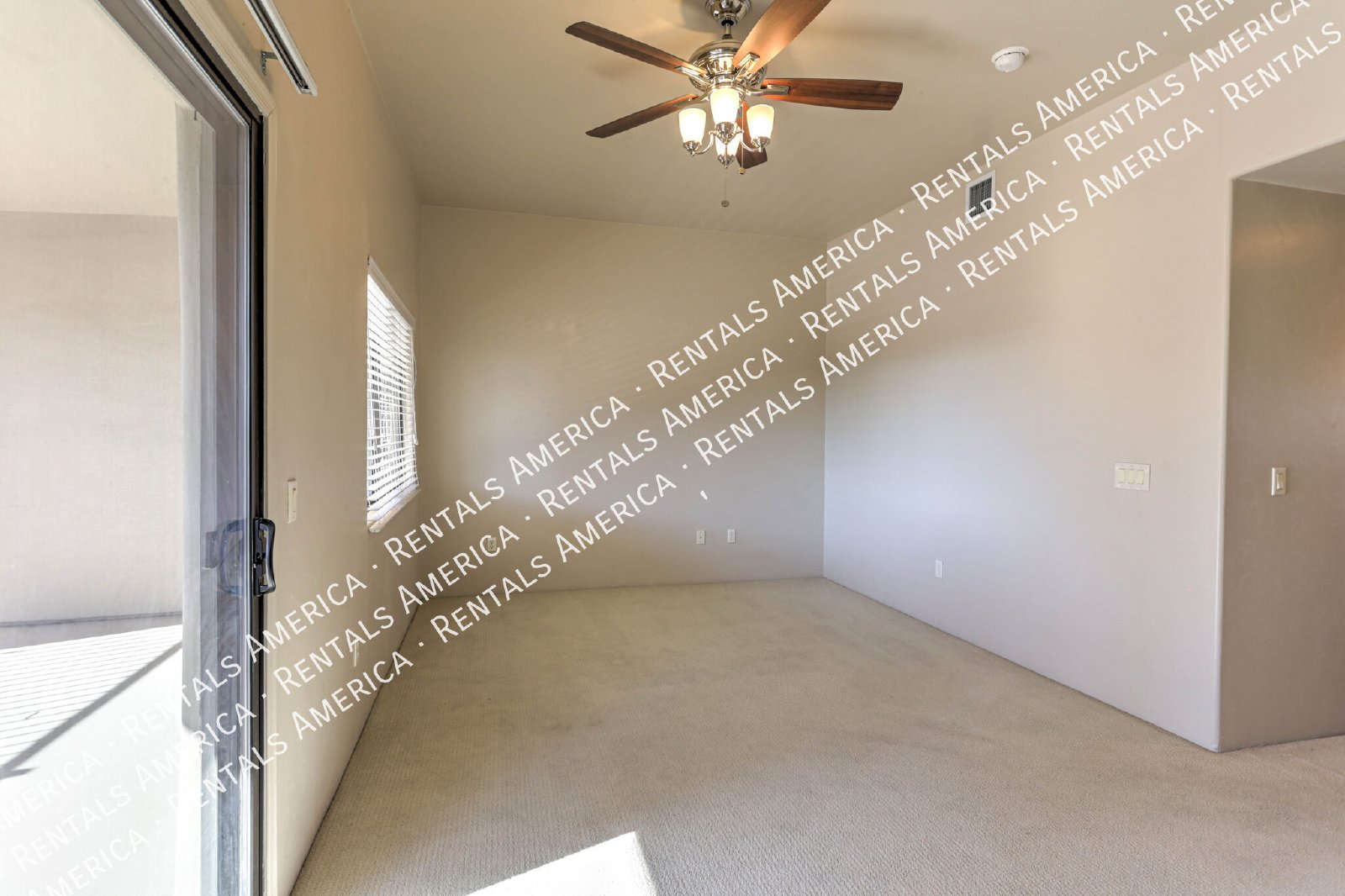 Upscale 3bed/3bath Town Home with Community Pool! property image