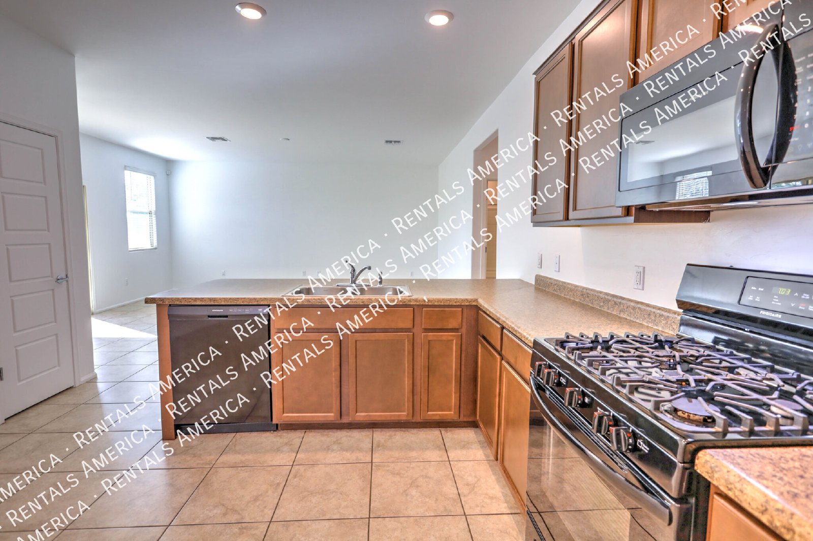 Beautiful 3 bed/2 bath Home with Washer/Dryer Connections! property image