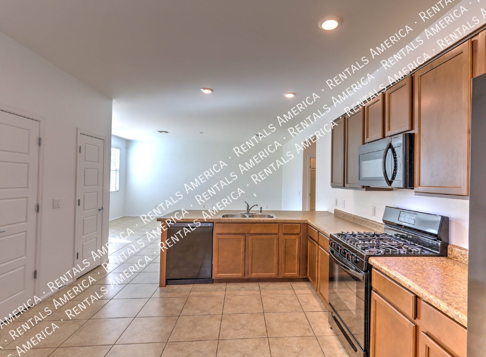 Beautiful 3 bed/2 bath Home with Washer/Dryer Connections! property image