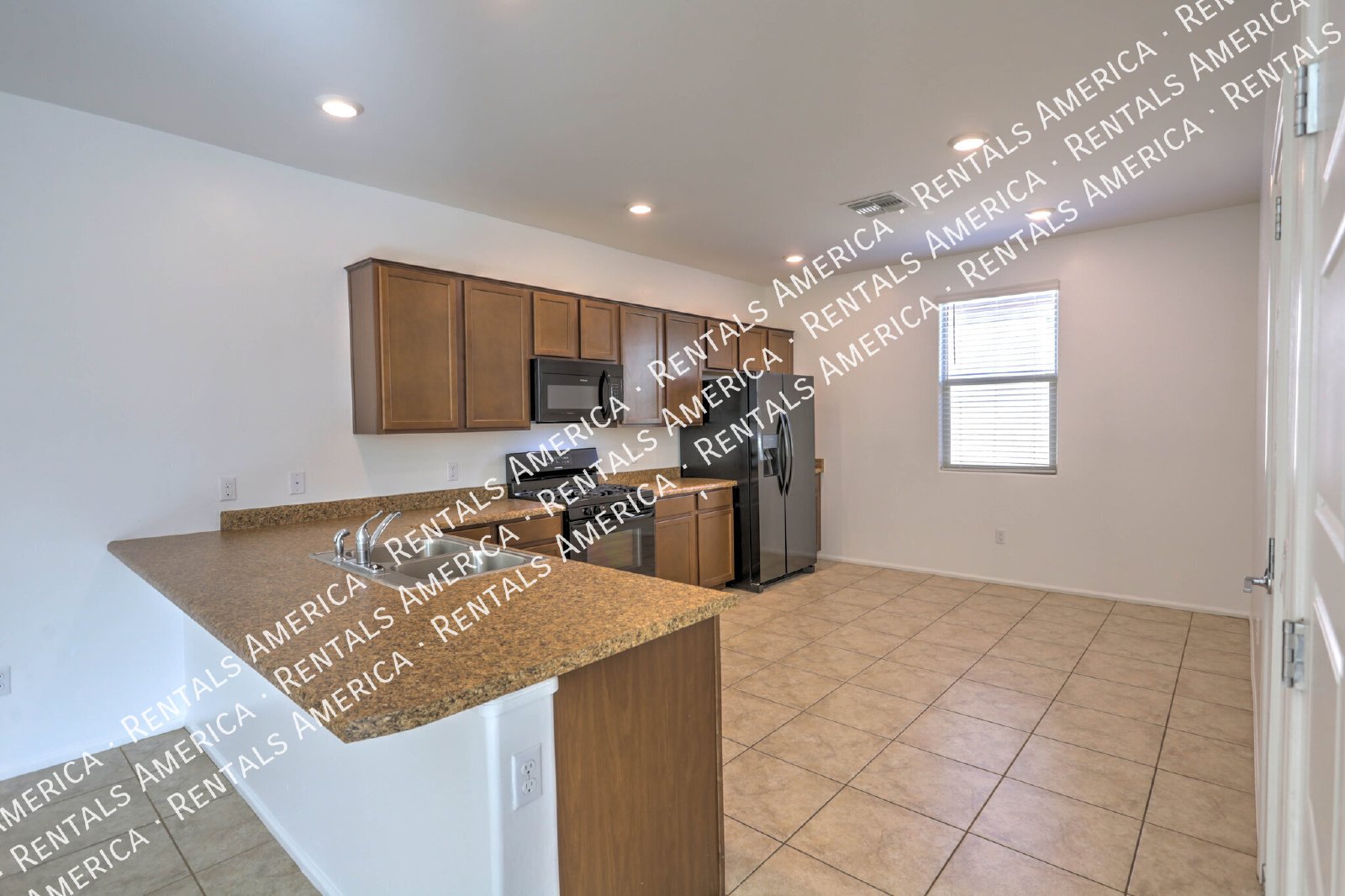 Beautiful 3 bed/2 bath Home with Washer/Dryer Connections! property image