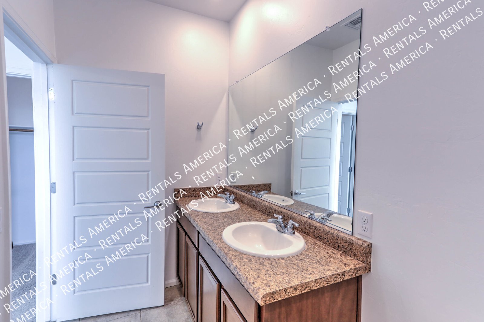 Beautiful 3 bed/2 bath Home with Washer/Dryer Connections! property image