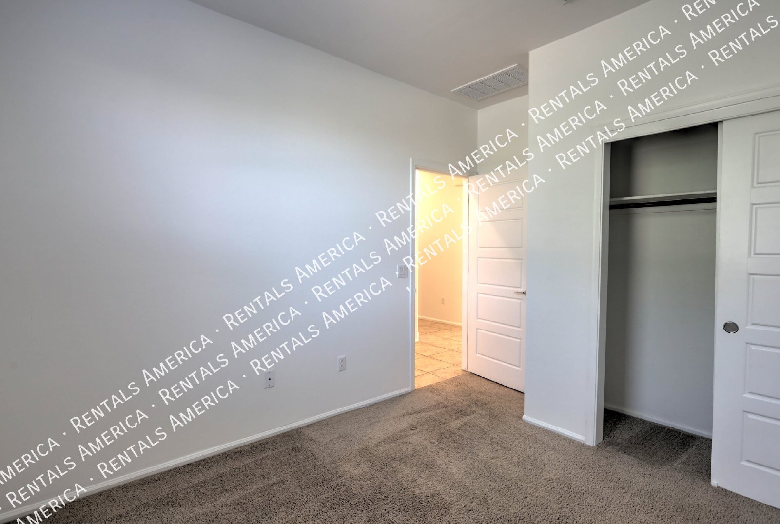 Beautiful 3 bed/2 bath Home with Washer/Dryer Connections! property image
