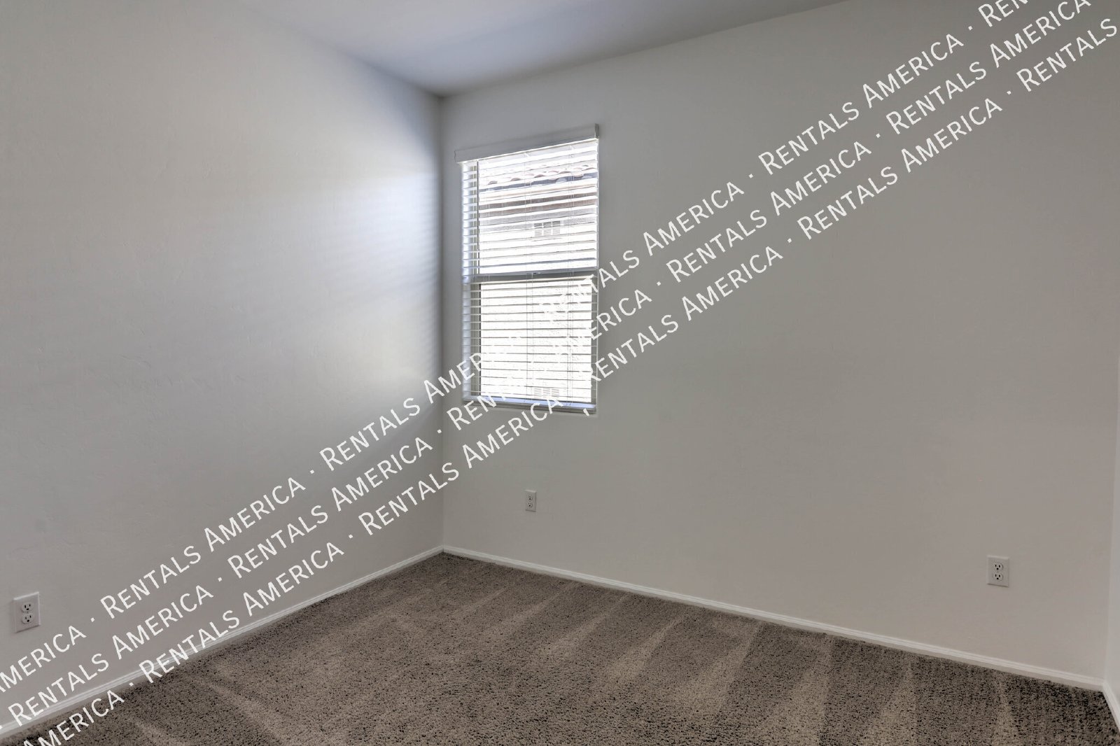Beautiful 3 bed/2 bath Home with Washer/Dryer Connections! property image