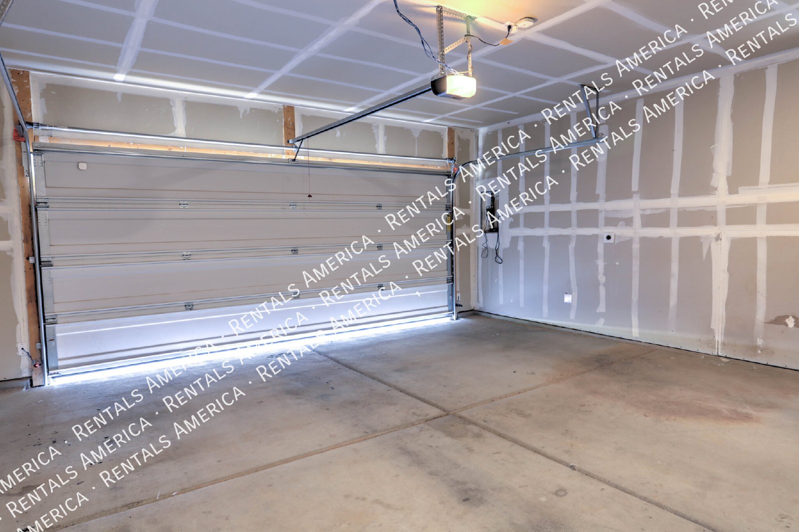 Beautiful 3 bed/2 bath Home with Washer/Dryer Connections! property image