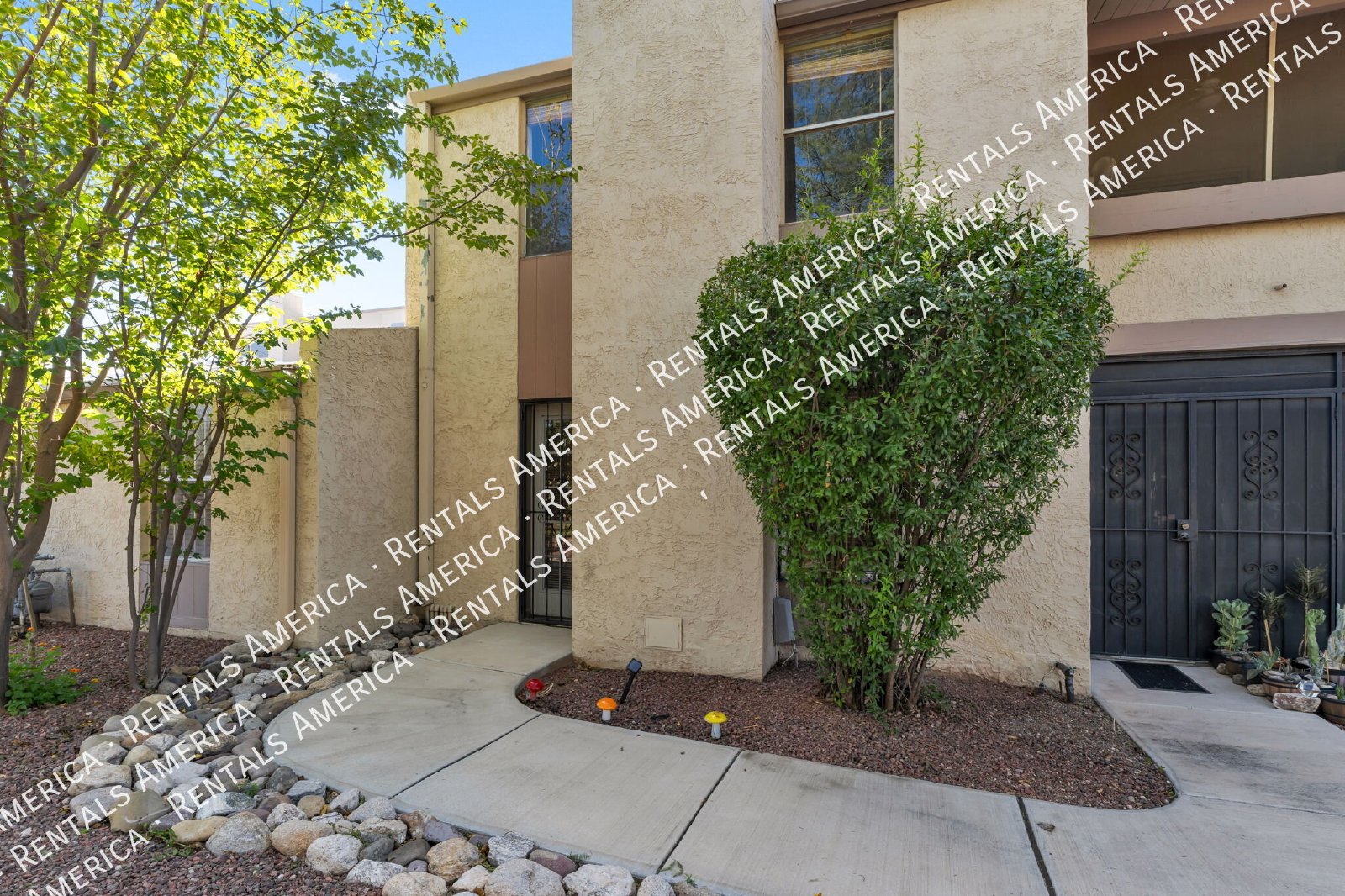 Stylish 2 Bedroom 2 Bathroom Townhome property image