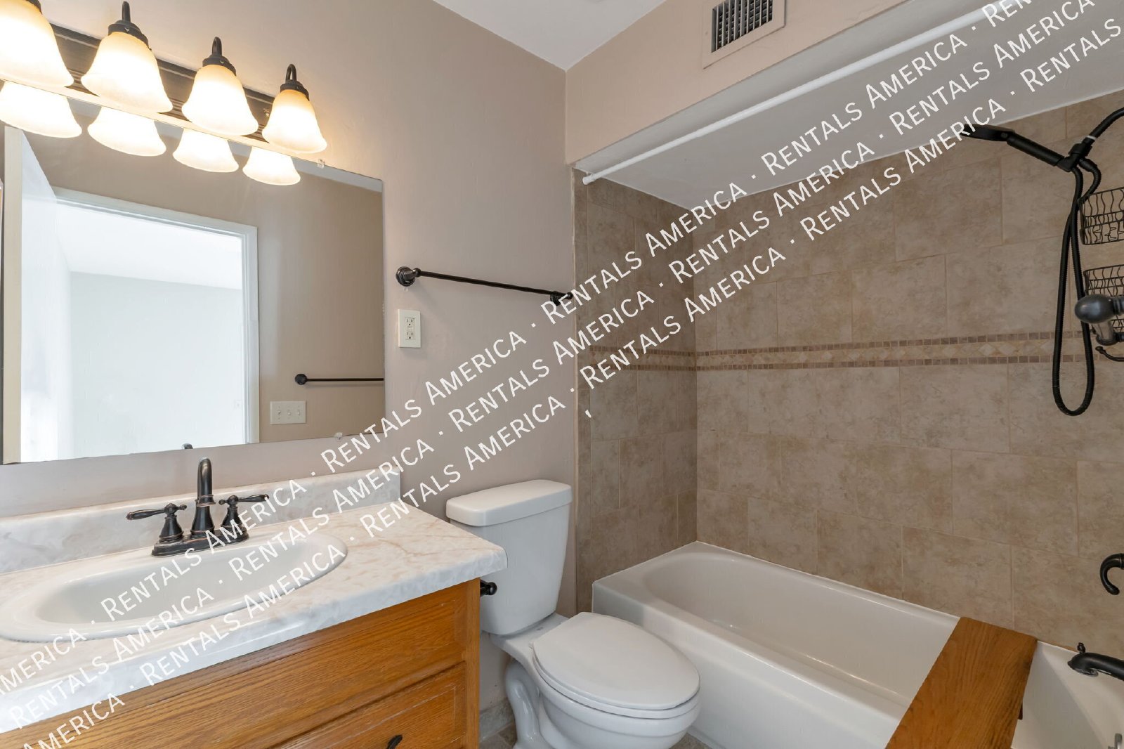 Stylish 2 Bedroom 2 Bathroom Townhome property image