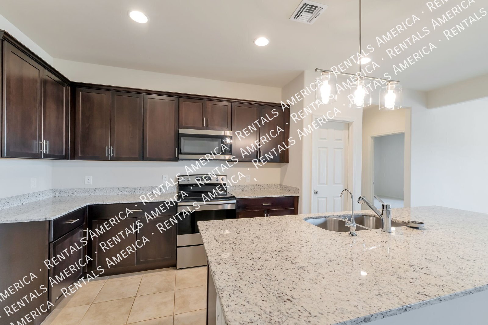 Beautiful 4 bedroom home in Gladden Farms! property image
