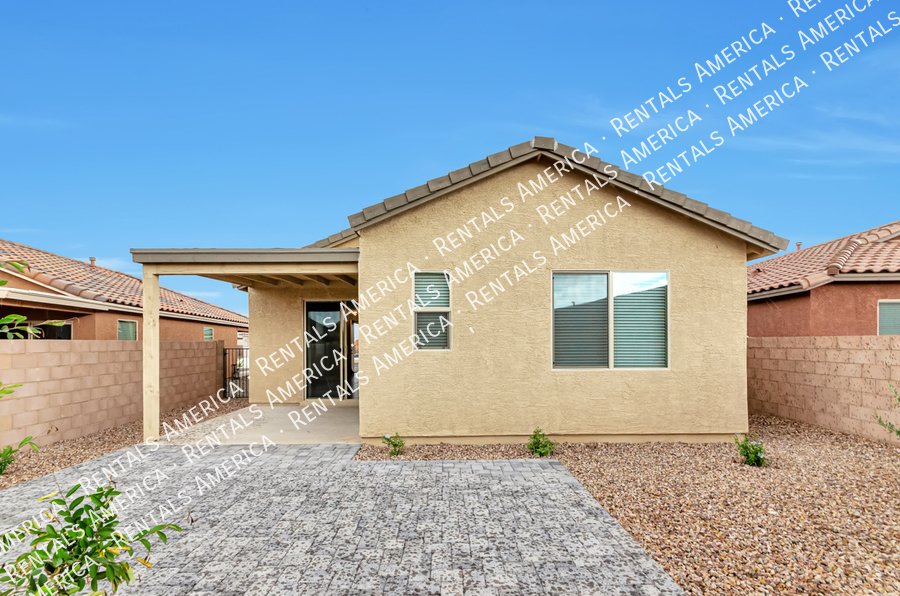 Delightful newer home with neutral color palette property image
