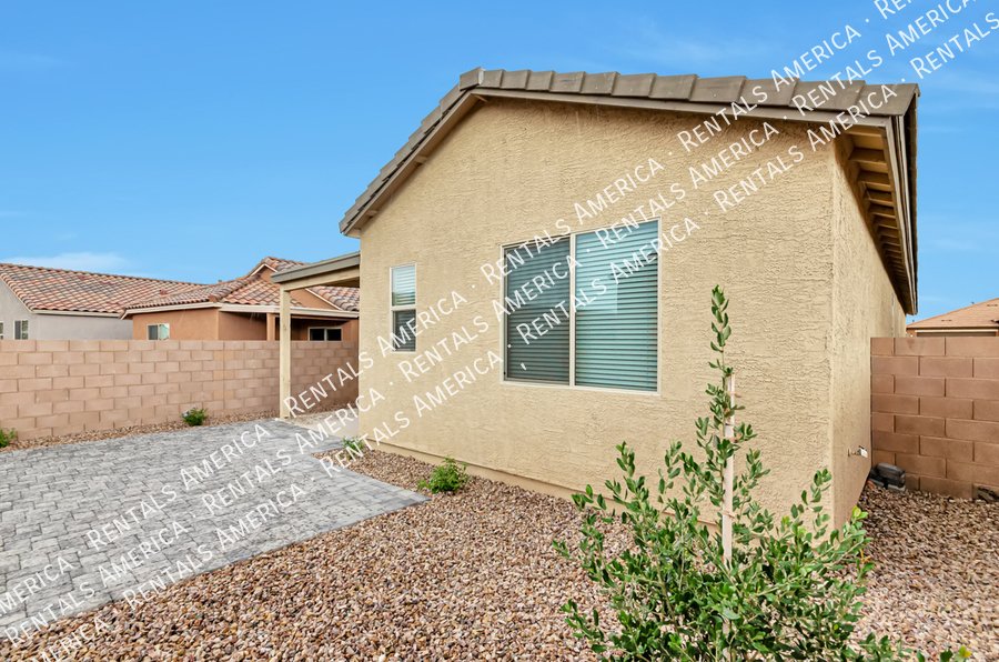 Delightful newer home with neutral color palette property image