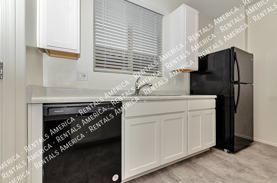 Delightful newer home with neutral color palette property image