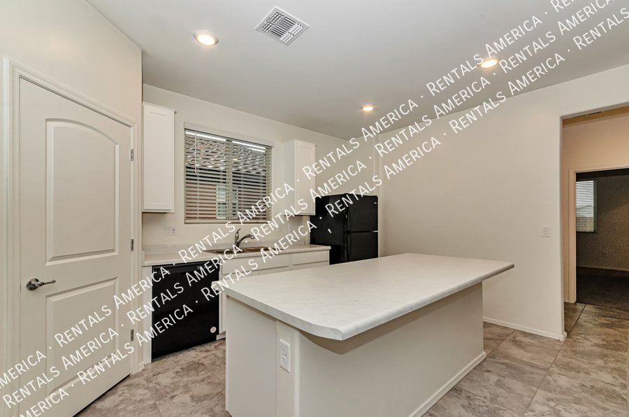 Delightful newer home with neutral color palette property image