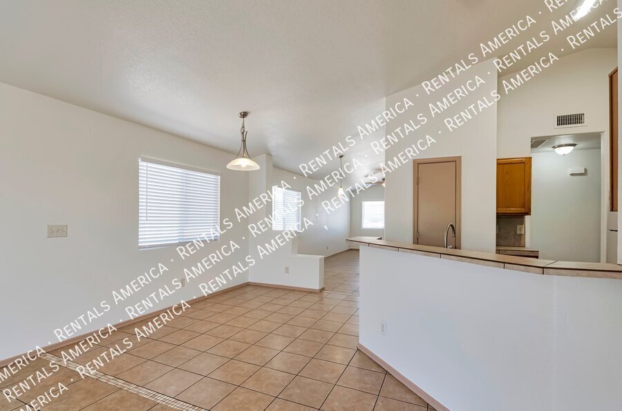 Beautiful home in a great eastside location! Tile throughout. property image