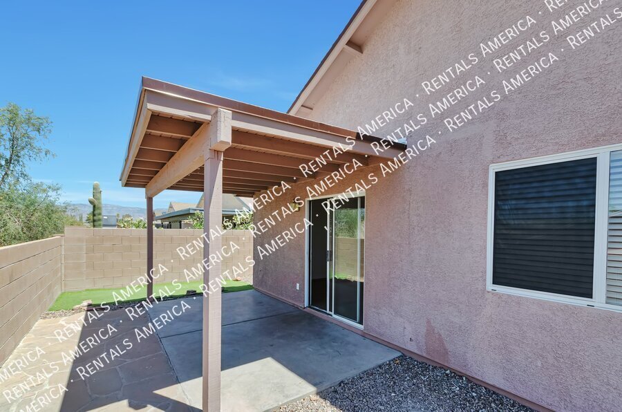 Beautiful home in a great eastside location! Tile throughout. property image